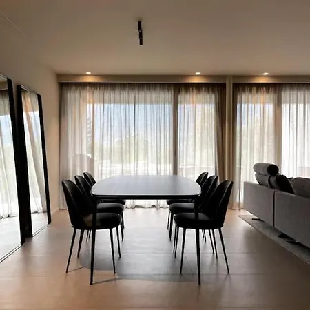 Elegante Attico 300 M Dal Tasis * Montagnola