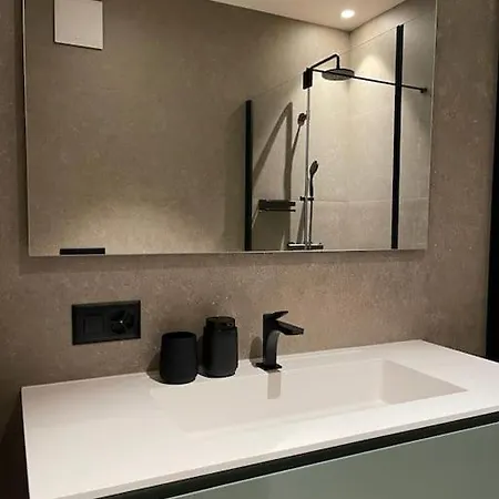 Appartamento Elegante Attico 300 M Dal Tasis