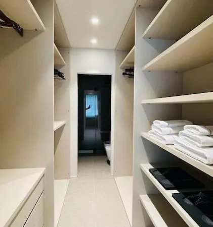 Elegante Attico 300 M Dal Tasis Appartamento Montagnola